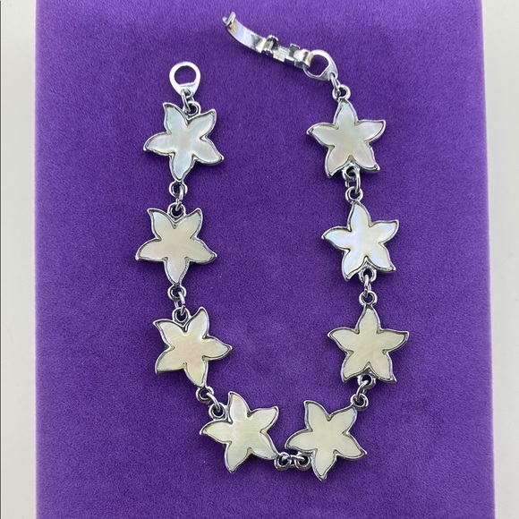 💛 Silver Mother Of Pearl Starfish Bracelet - Picture 1 of 4